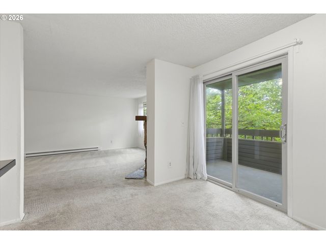 44 EAGLE CREST Dr 10, Lake Oswego, OR 97035