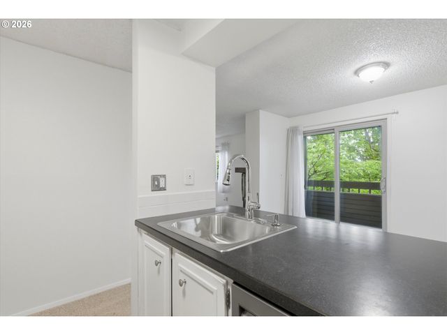 44 EAGLE CREST Dr 10, Lake Oswego, OR 97035