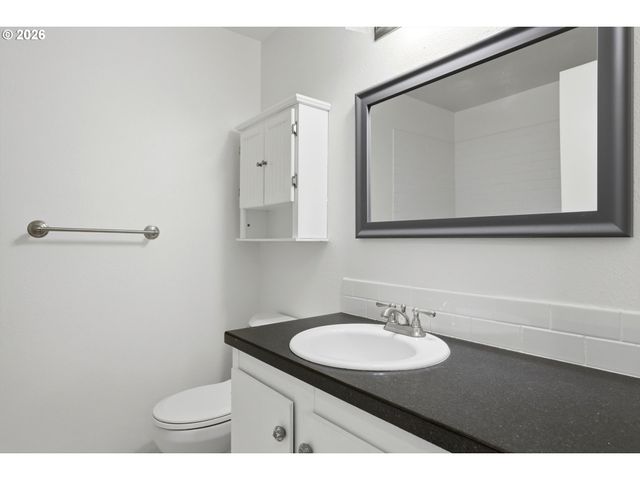 44 EAGLE CREST Dr 10, Lake Oswego, OR 97035