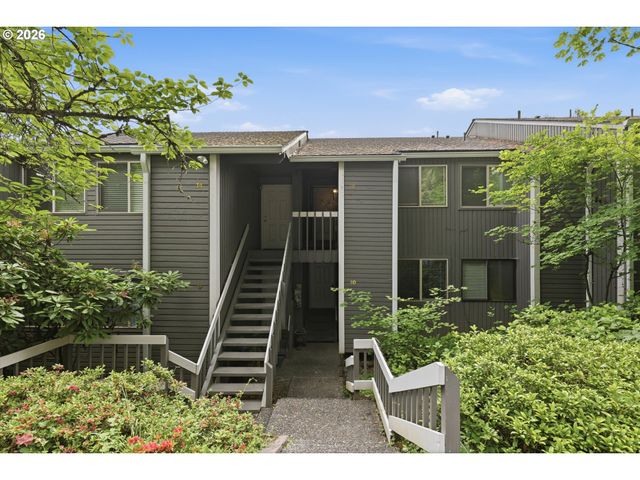 44 EAGLE CREST Dr 10, Lake Oswego, OR 97035
