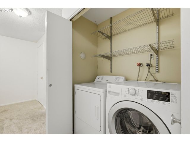 44 EAGLE CREST Dr 10, Lake Oswego, OR 97035