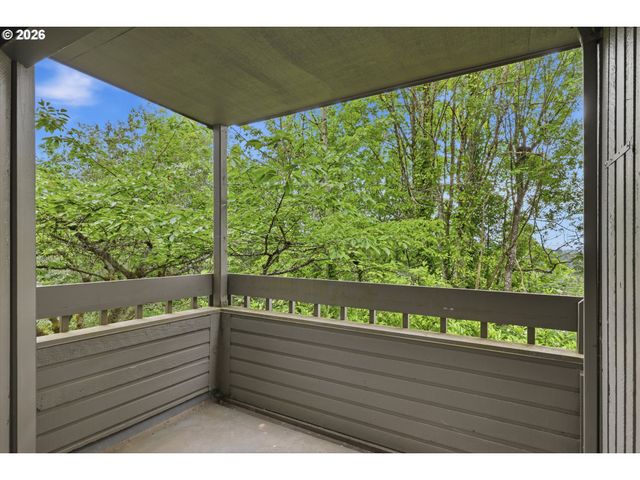 44 EAGLE CREST Dr 10, Lake Oswego, OR 97035