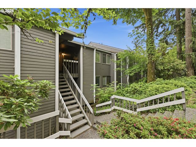 44 EAGLE CREST Dr 10, Lake Oswego, OR 97035