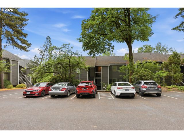 44 EAGLE CREST Dr 10, Lake Oswego, OR 97035