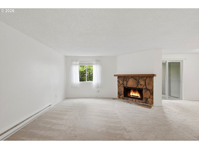 44 EAGLE CREST Dr 10, Lake Oswego, OR 97035
