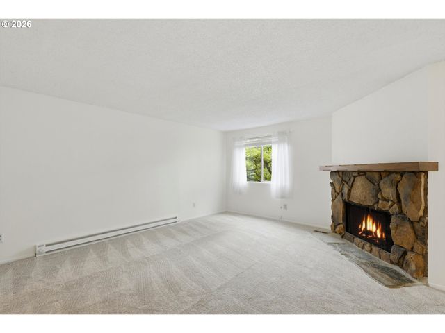 44 EAGLE CREST Dr 10, Lake Oswego, OR 97035