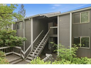 44 EAGLE CREST Dr 10, Lake Oswego, OR 97035