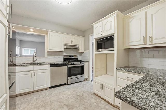 9701 Belmont Avenue, Kansas City, MO 64134