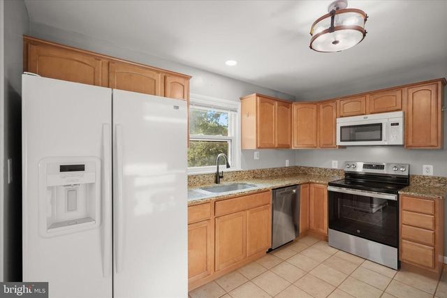 8056 GREENWICH RD, Catlett, VA 20119