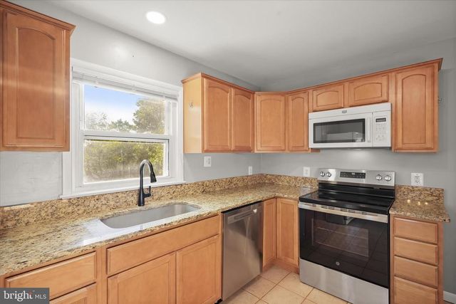 8056 GREENWICH RD, Catlett, VA 20119