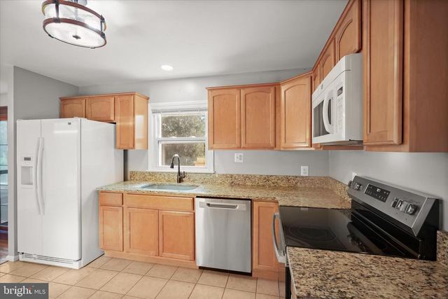 8056 GREENWICH RD, Catlett, VA 20119