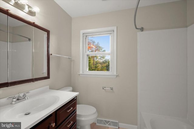 8056 GREENWICH RD, Catlett, VA 20119