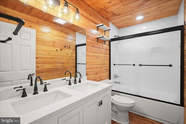 8056 GREENWICH RD, Catlett, VA 20119