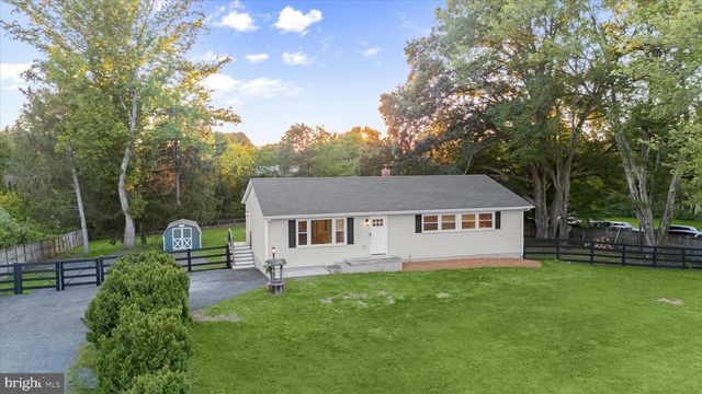8056 GREENWICH RD, Catlett, VA 20119