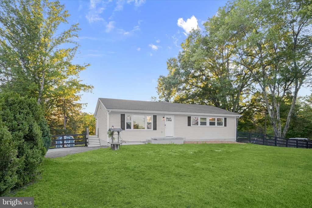 8056 GREENWICH RD, Catlett, VA 20119