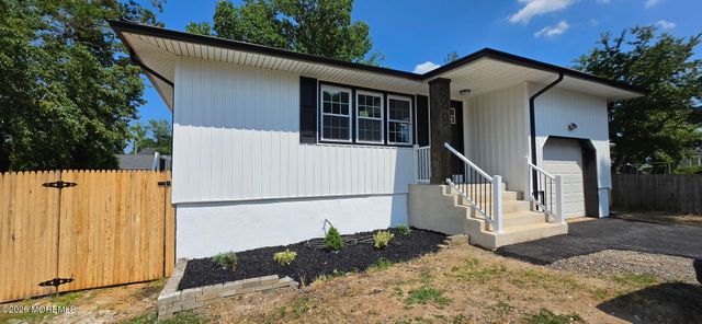 29 Wayside Drive, Keyport, NJ 07735