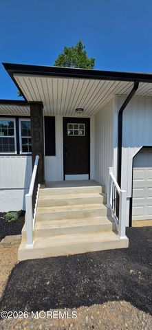 29 Wayside Drive, Keyport, NJ 07735