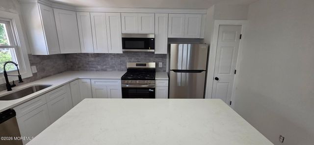 29 Wayside Drive, Keyport, NJ 07735