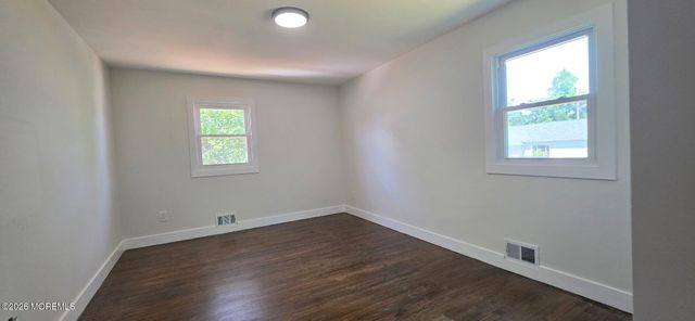 29 Wayside Drive, Keyport, NJ 07735