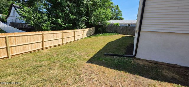 29 Wayside Drive, Keyport, NJ 07735