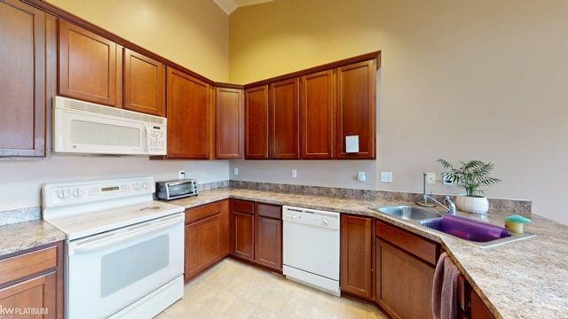 49220 Village Pointe Drive, Shelby Twp, MI 48315