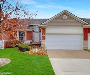 49220 Village Pointe Drive, Shelby Twp, MI 48315