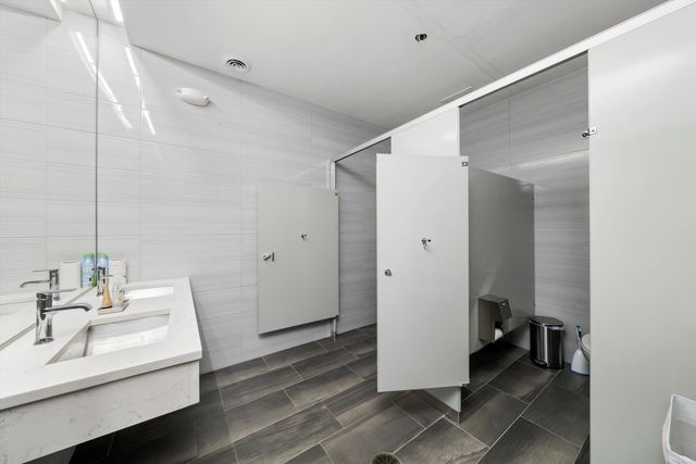 17W601 14th Street, Oakbrook Terrace, IL 60181