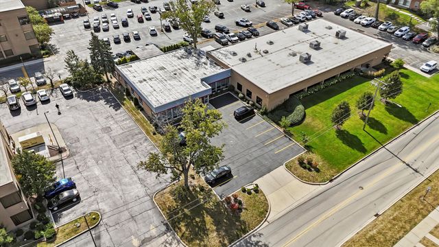 17W601 14th Street, Oakbrook Terrace, IL 60181