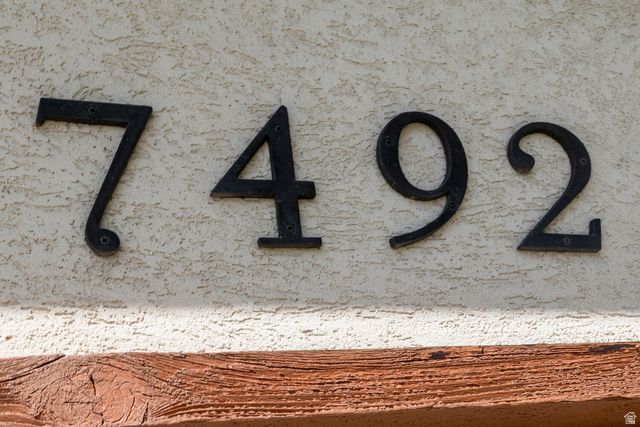 7490 SOUTHCREST CIR, Midvale, UT 84047
