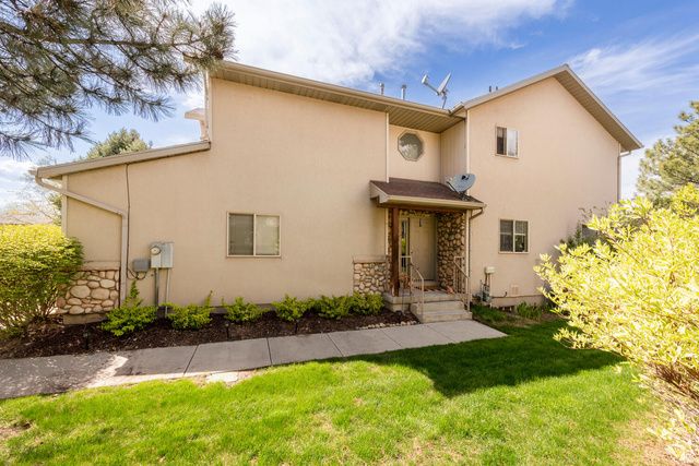 7490 SOUTHCREST CIR, Midvale, UT 84047