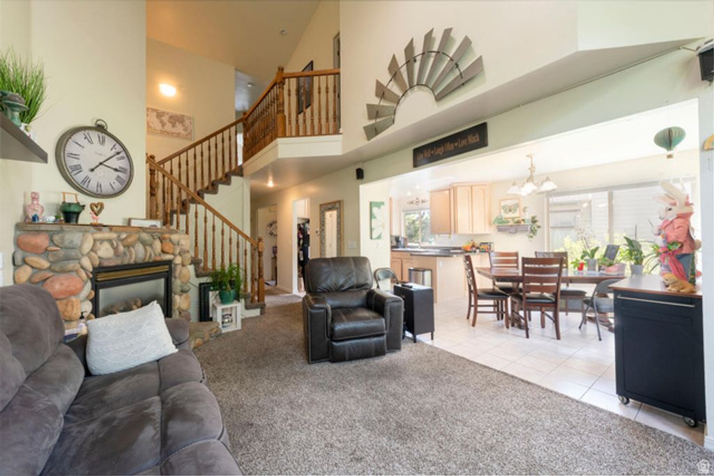 Image 4 of property listing at 7490 SOUTHCREST CIR, Midvale, UT 84047