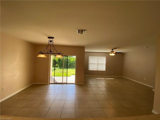3425 Cancun CT, Cape Coral, FL 33909