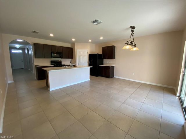 3425 Cancun CT, Cape Coral, FL 33909
