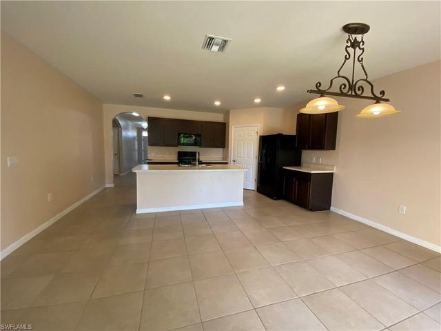 3425 Cancun CT, Cape Coral, FL 33909