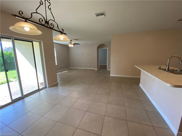 3425 Cancun CT, Cape Coral, FL 33909