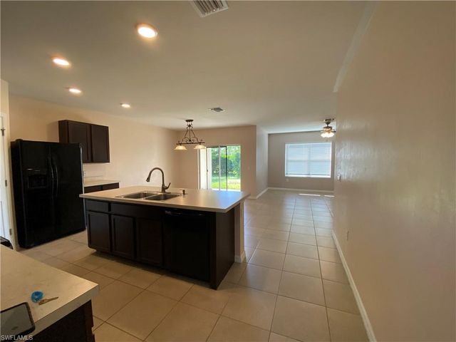 3425 Cancun CT, Cape Coral, FL 33909