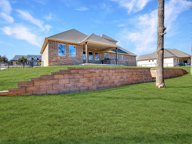 8108 Goldfinch Drive, Guthrie, OK 73044