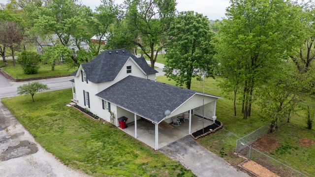901 W Church Street, Ozark, MO 65721