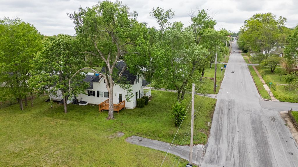 901 W Church Street, Ozark, MO 65721