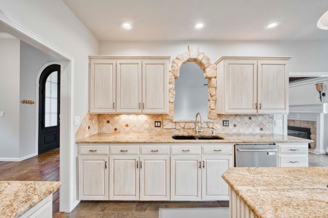 4778 S Bellhurst Avenue, Springfield, MO 65804