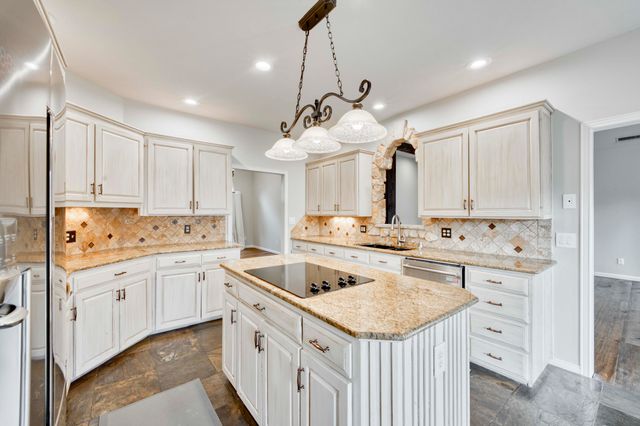 4778 S Bellhurst Avenue, Springfield, MO 65804