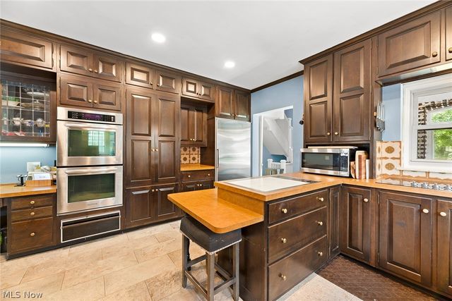 10416 Lake Avenue, Cleveland, OH 44102