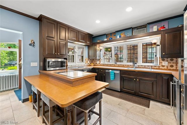 10416 Lake Avenue, Cleveland, OH 44102