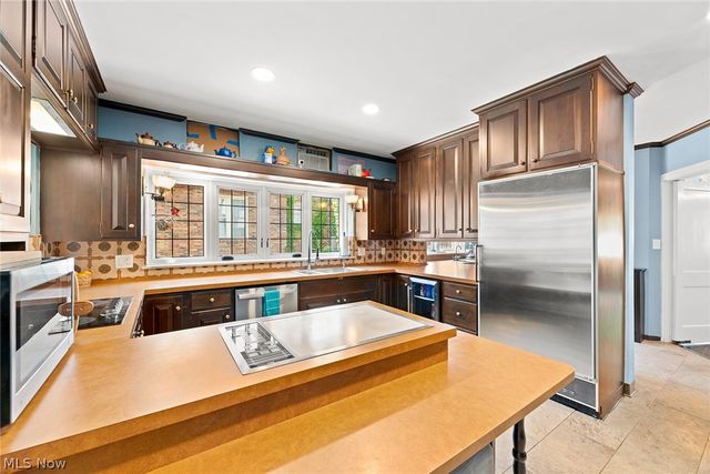 10416 Lake Avenue, Cleveland, OH 44102