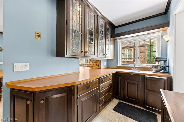 10416 Lake Avenue, Cleveland, OH 44102