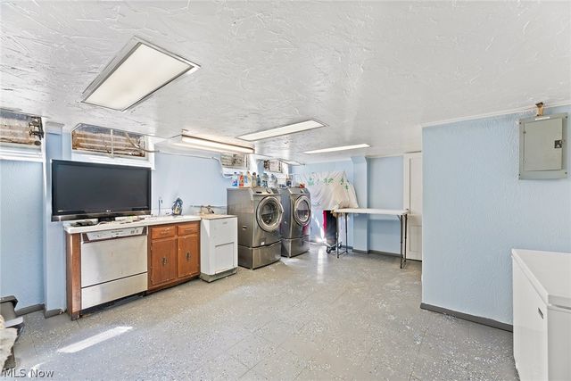 10416 Lake Avenue, Cleveland, OH 44102