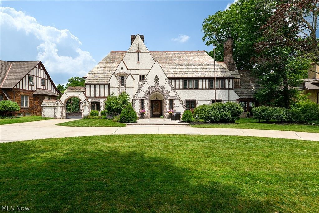 10416 Lake Avenue, Cleveland, OH 44102