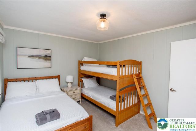 8 Mallard Court, Clifton Twp, PA 18424