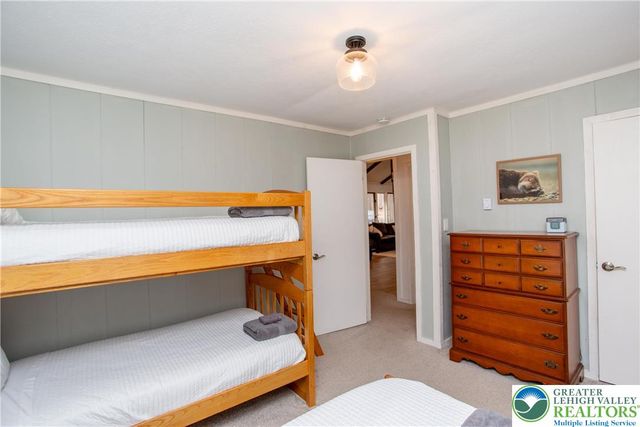 8 Mallard Court, Clifton Twp, PA 18424