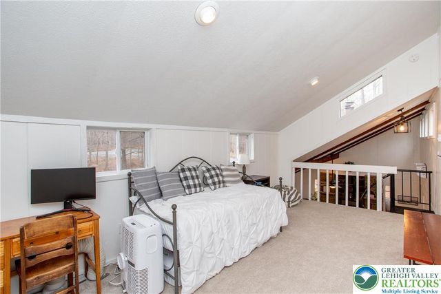 8 Mallard Court, Clifton Twp, PA 18424